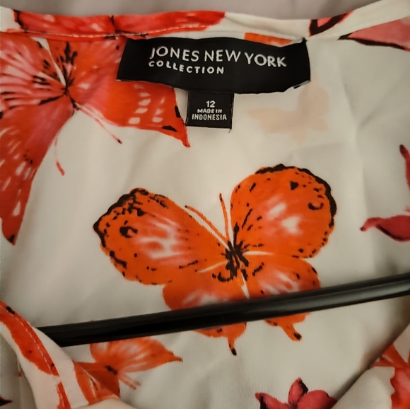 Jones New York Collection women's v-neck Pink butterfly blouse, size 12 - Picture 2 of 3